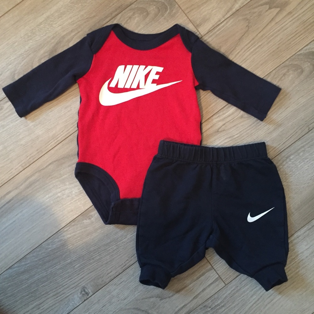0/3 Month Nike Outfit